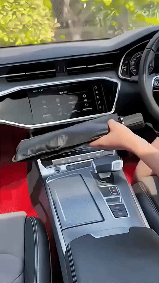 مظلة سيارة قابلة للطي